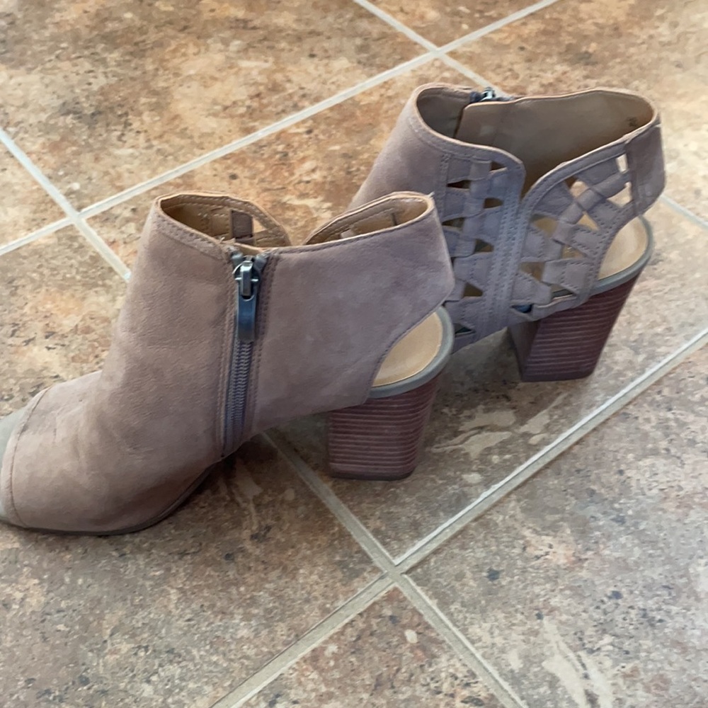 Heels - Picture 3 of 5